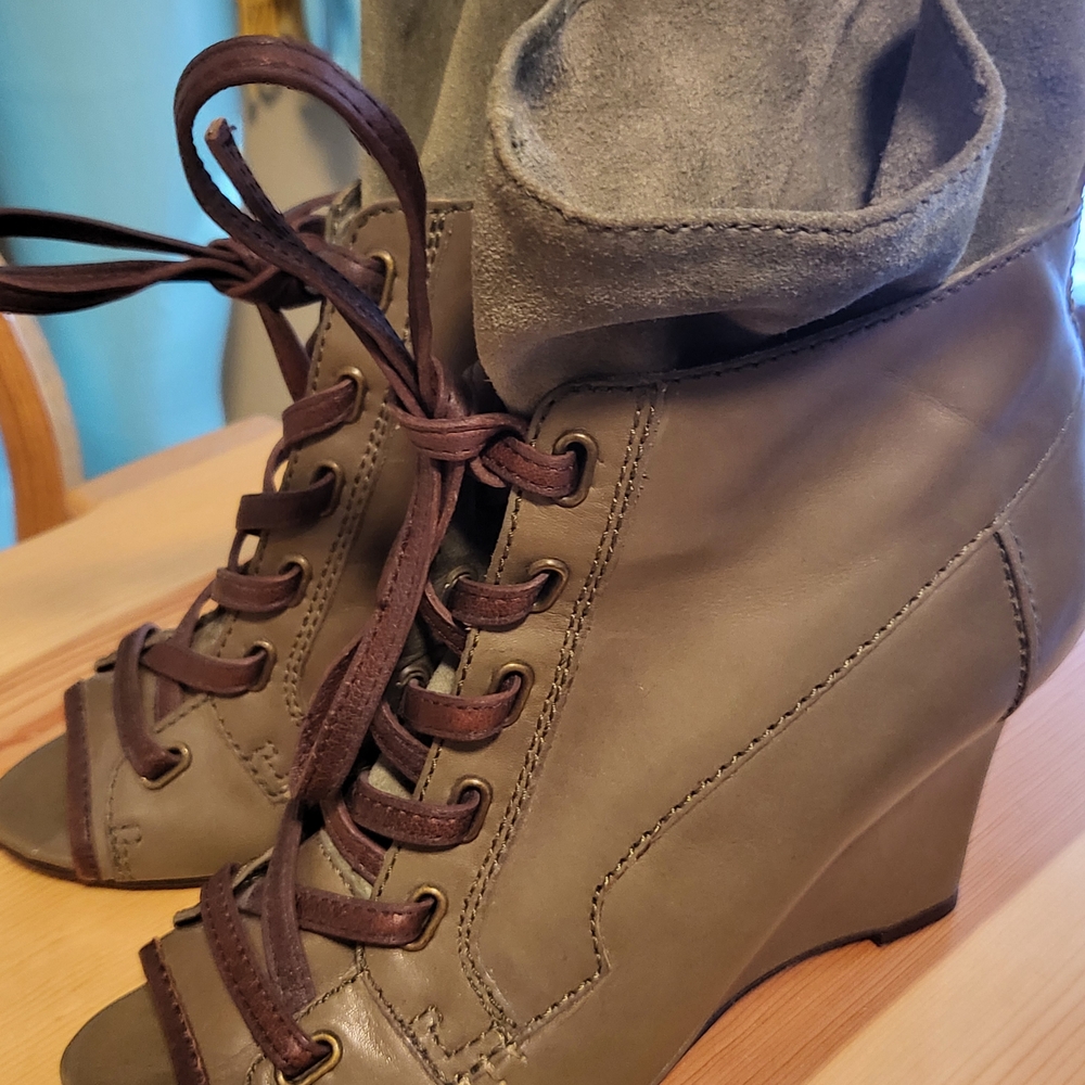 Vero Cuoio Olive Lace-Up Wedge Boots